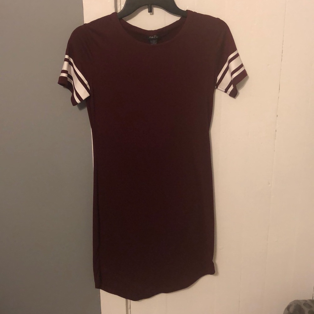 T-shirt dress with white stripes on sleeve